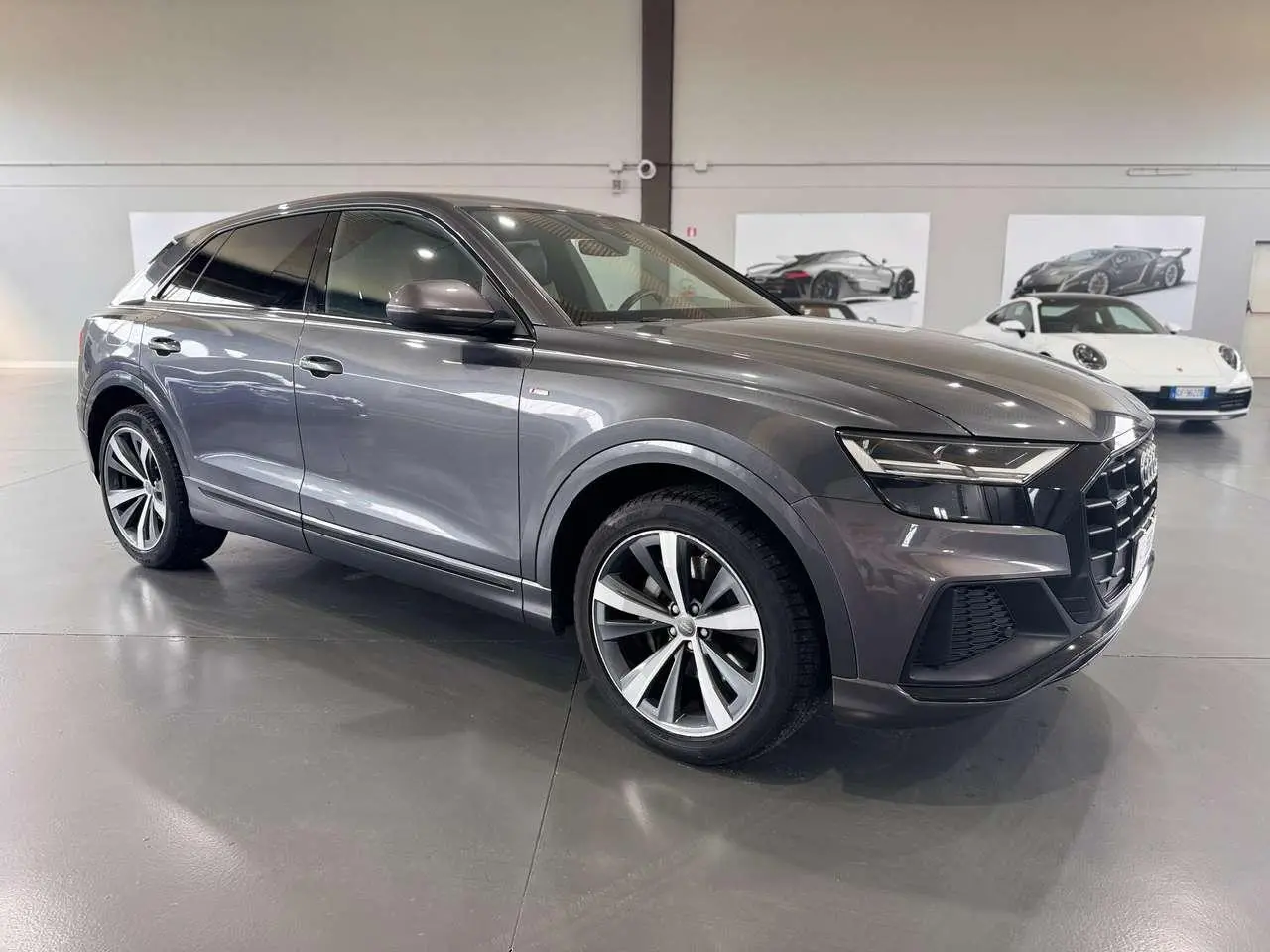 Photo 1 : Audi Q8 2019 Hybrid