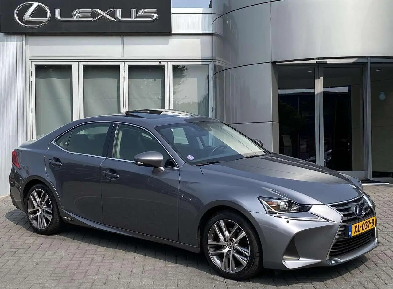 Photo 1 : Lexus Is 2019 Hybride