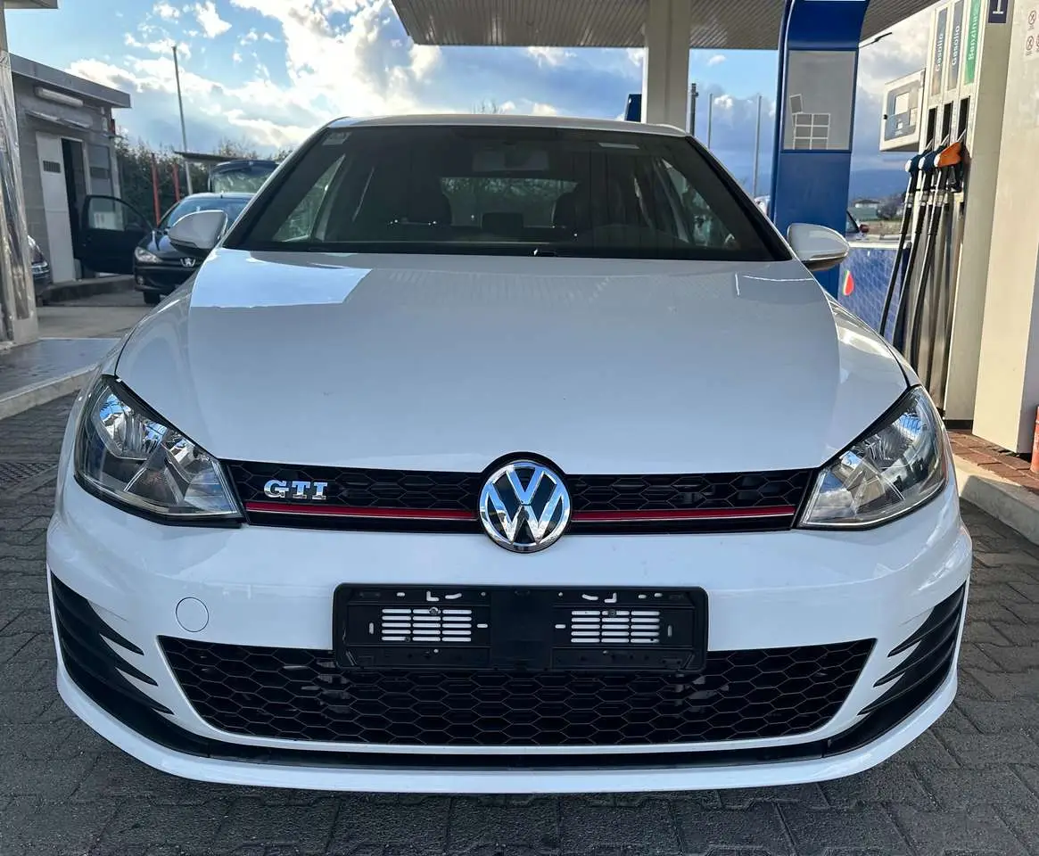 Photo 1 : Volkswagen Golf 2016 Essence