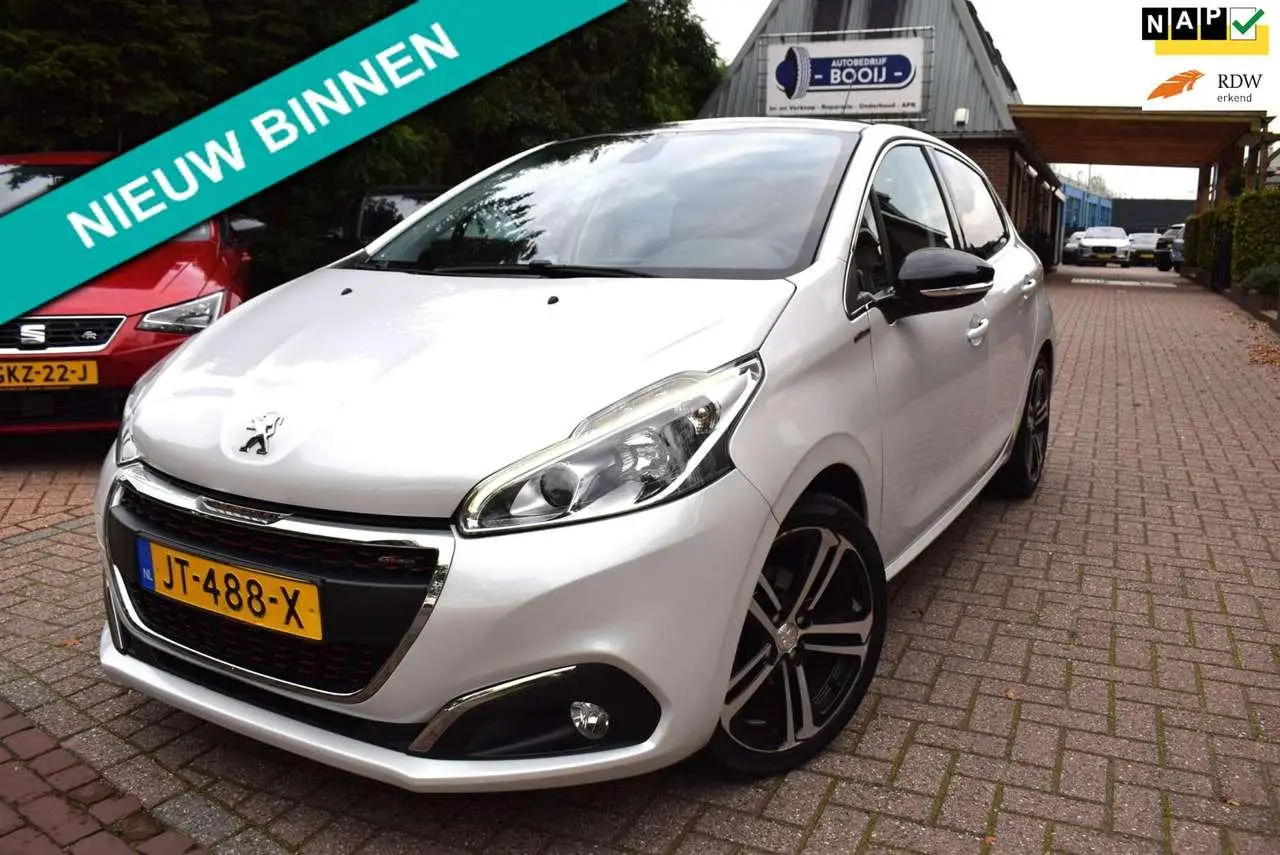 Photo 1 : Peugeot 208 2015 Essence