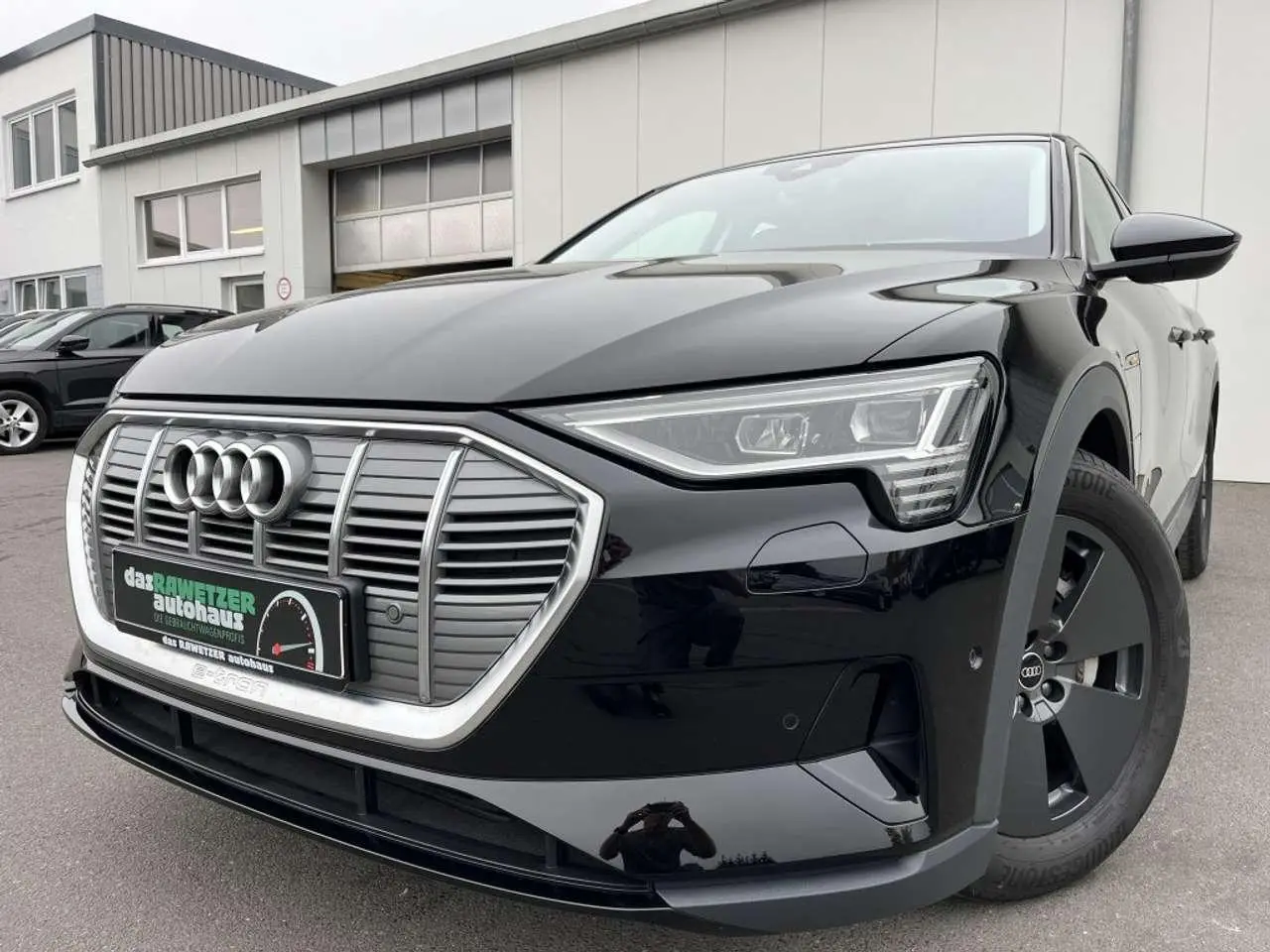 Photo 1 : Audi E-tron 2021 Électrique