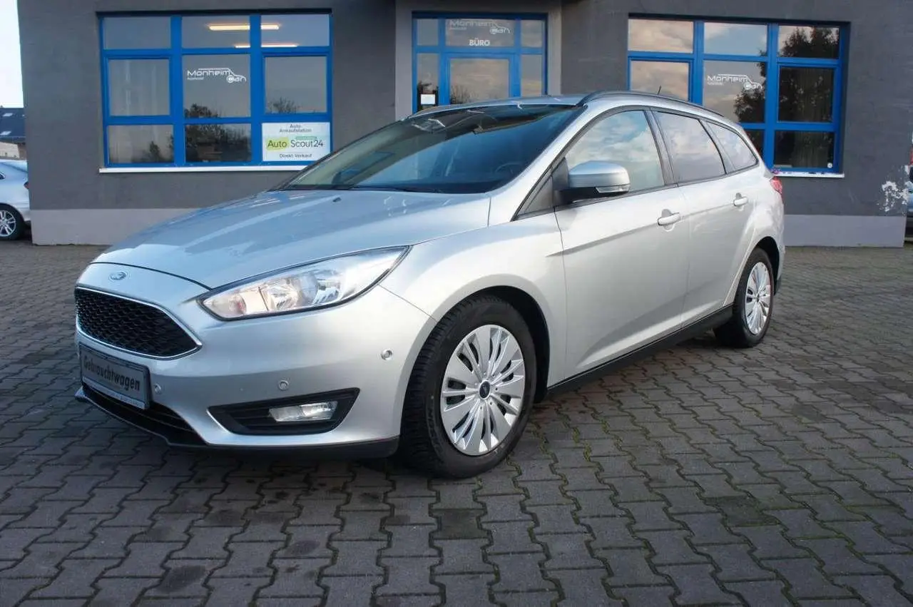 Photo 1 : Ford Focus 2017 Petrol