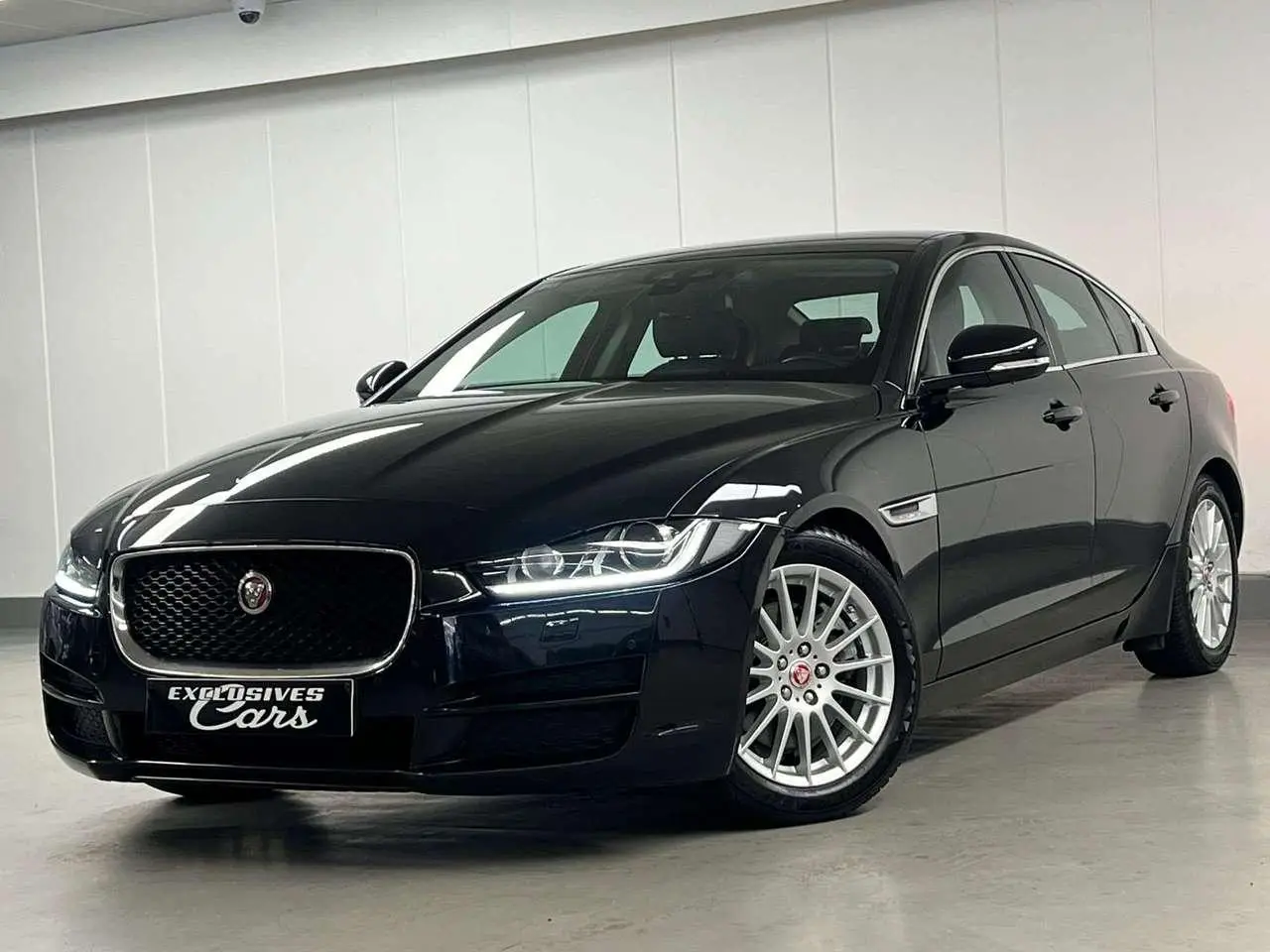 Photo 1 : Jaguar Xe 2017 Diesel