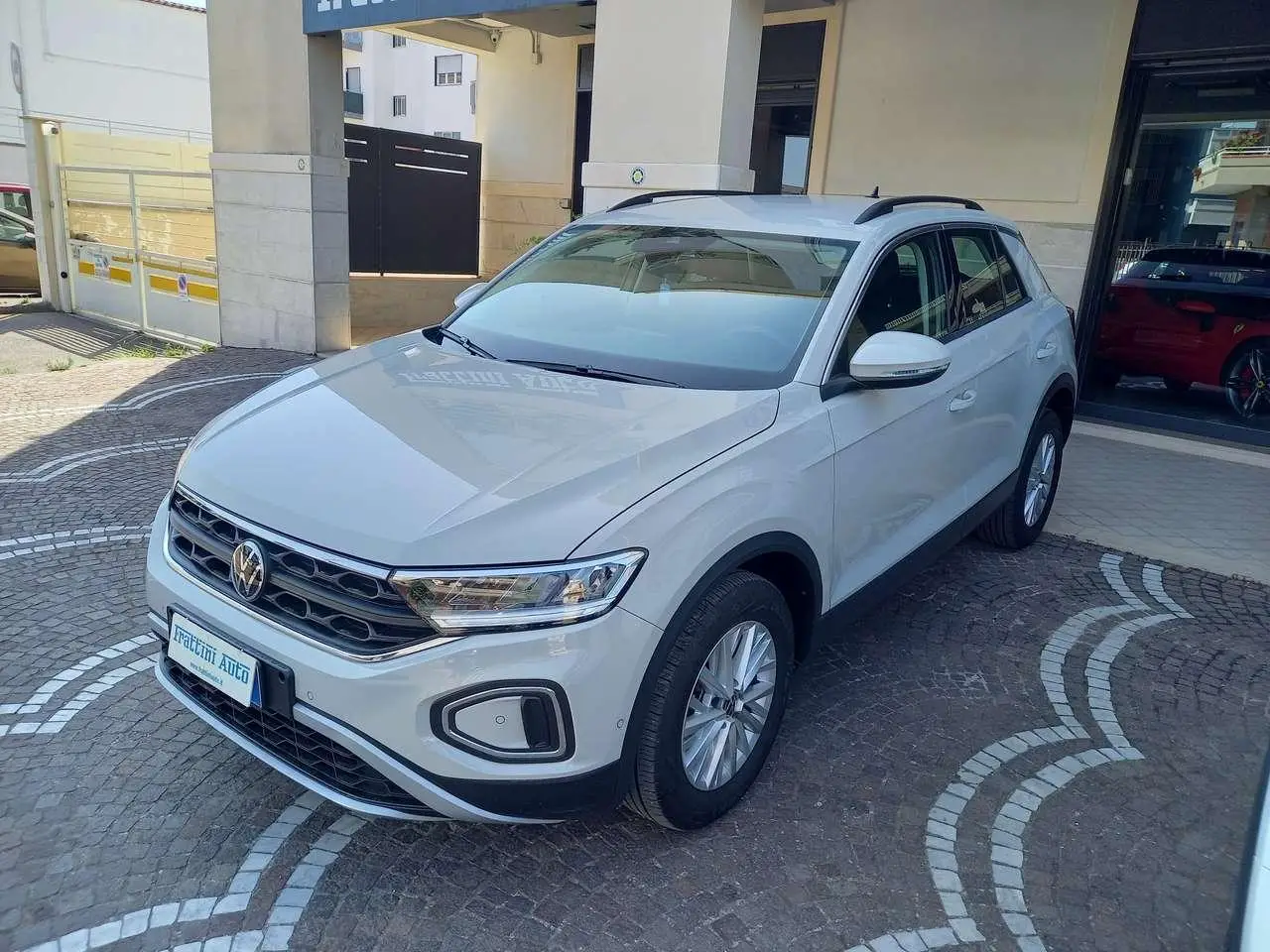 Photo 1 : Volkswagen T-roc 2023 Essence