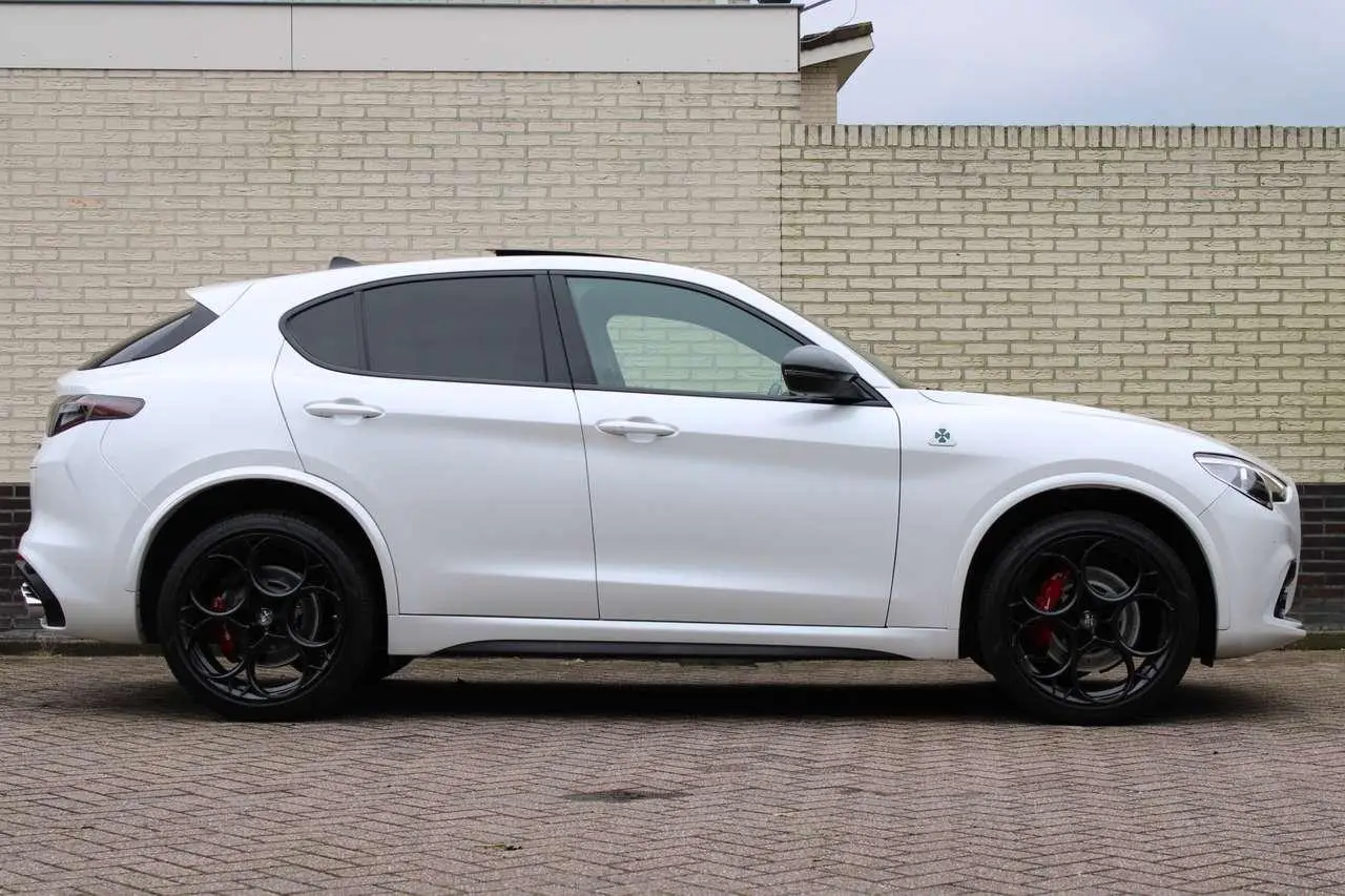 Photo 1 : Alfa Romeo Stelvio 2021 Essence