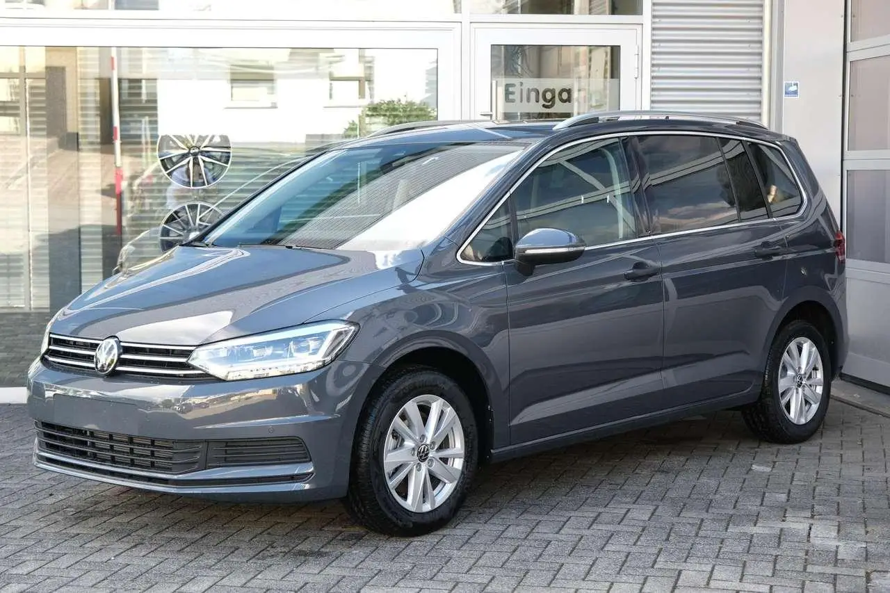 Photo 1 : Volkswagen Touran 2023 Essence