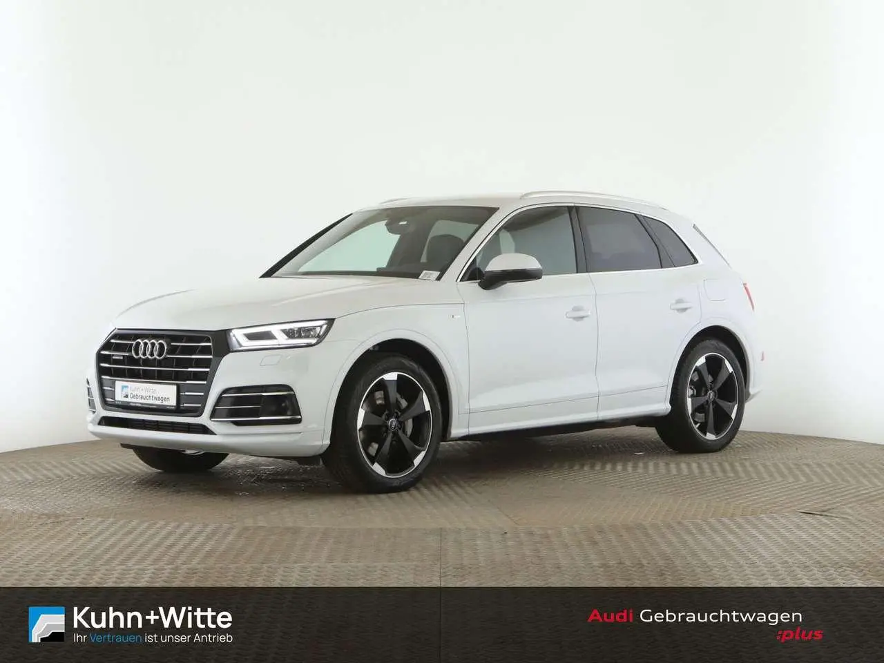 Photo 1 : Audi Q5 2021 Hybride