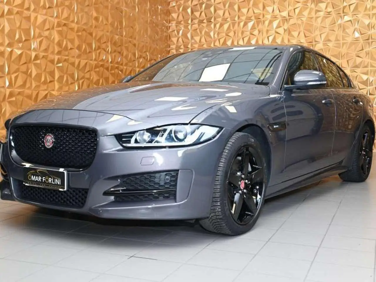 Photo 1 : Jaguar Xe 2017 Diesel