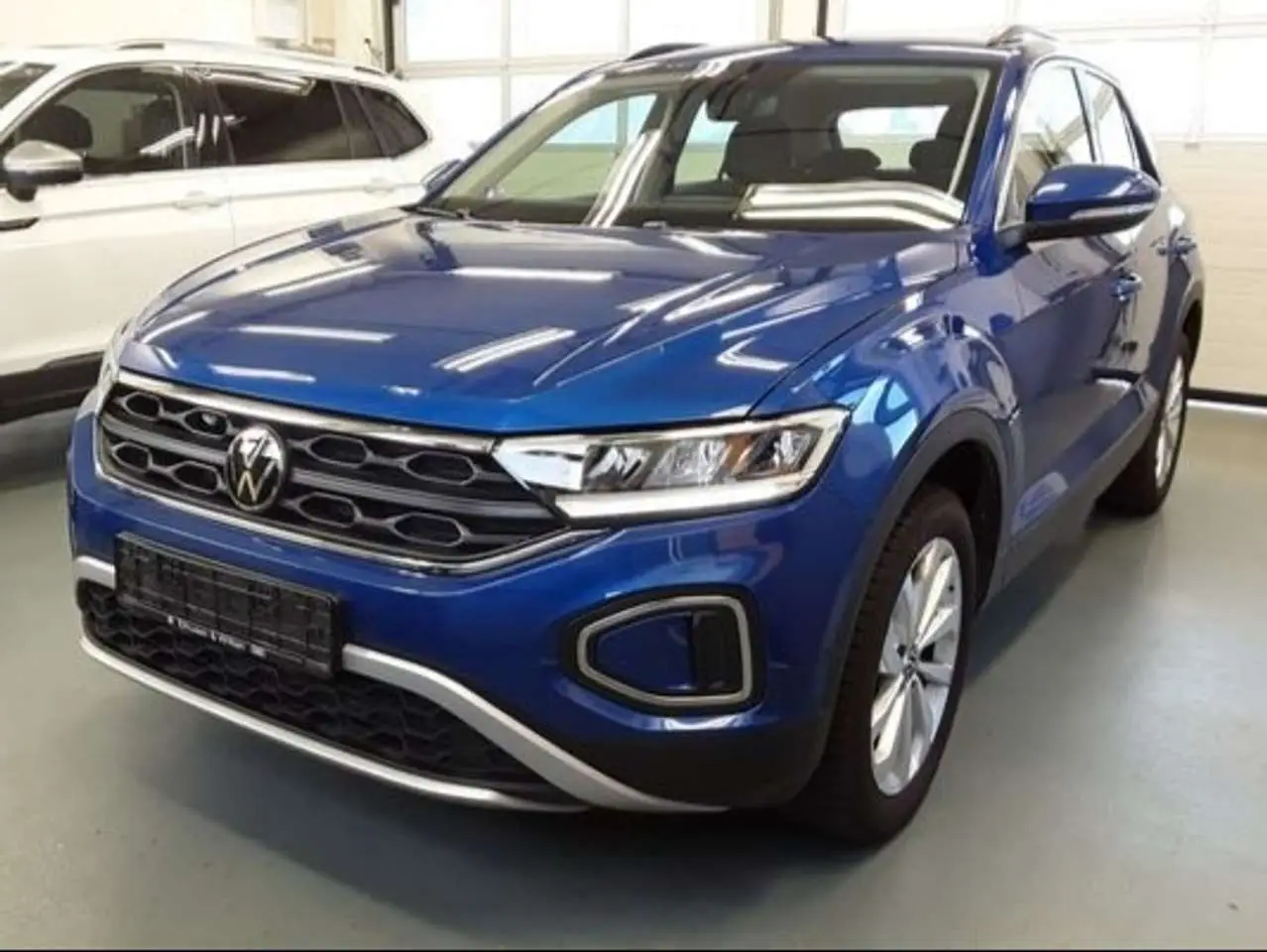 Photo 1 : Volkswagen T-roc 2023 Essence