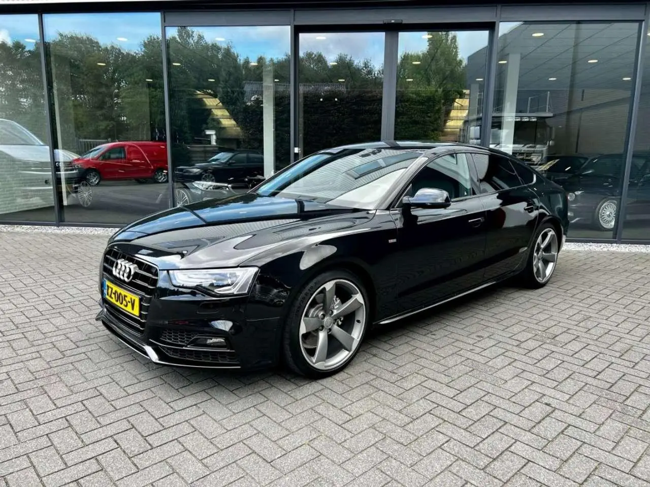 Photo 1 : Audi A5 2017 Petrol