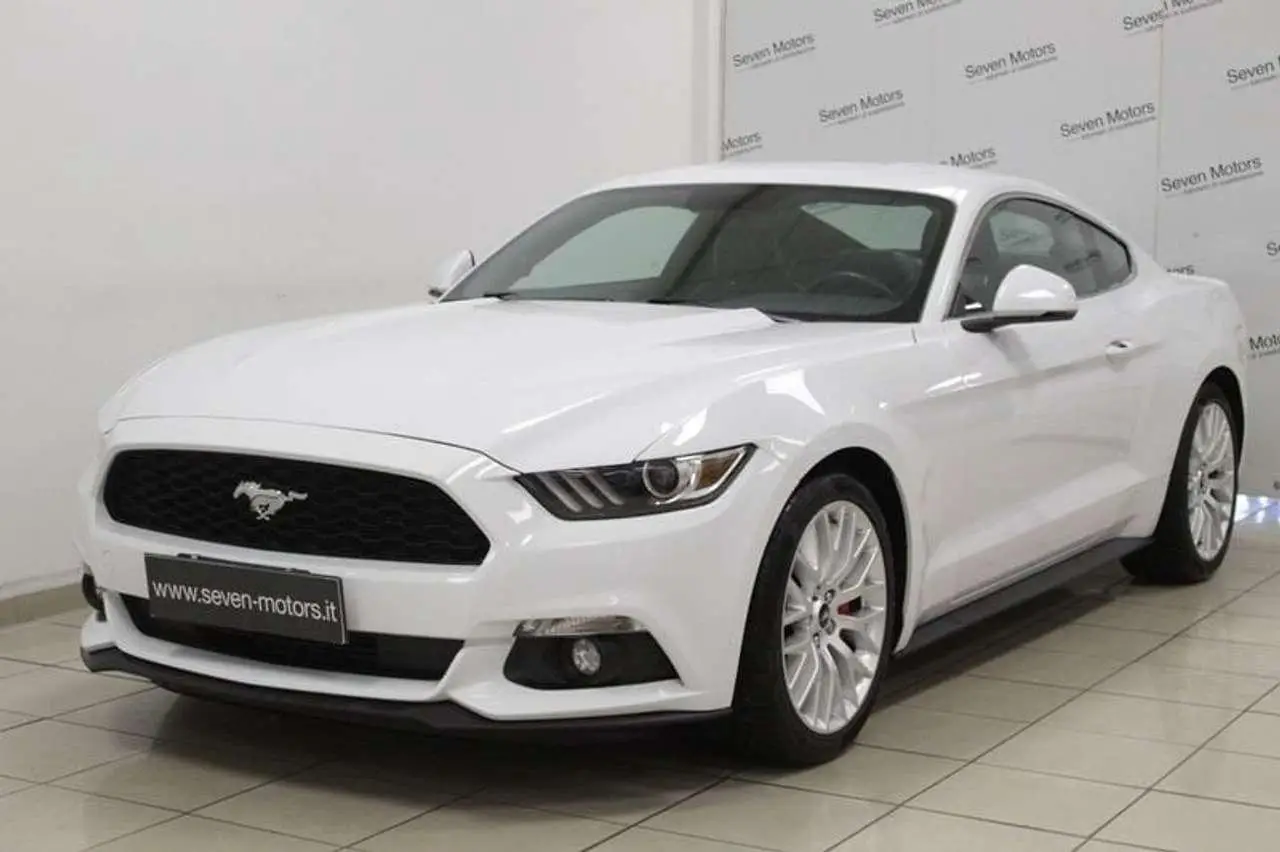 Photo 1 : Ford Mustang 2016 Petrol