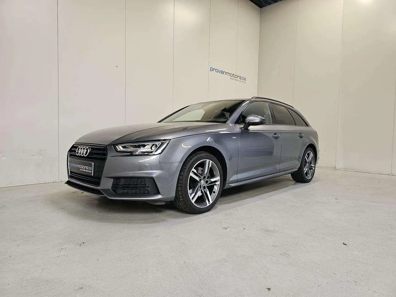 Photo 1 : Audi A4 2018 Petrol