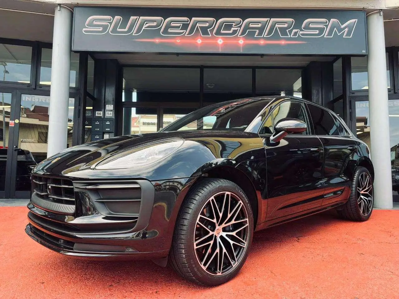 Photo 1 : Porsche Macan 2023 Essence