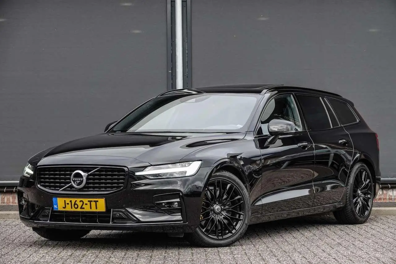 Photo 1 : Volvo V60 2019 Essence