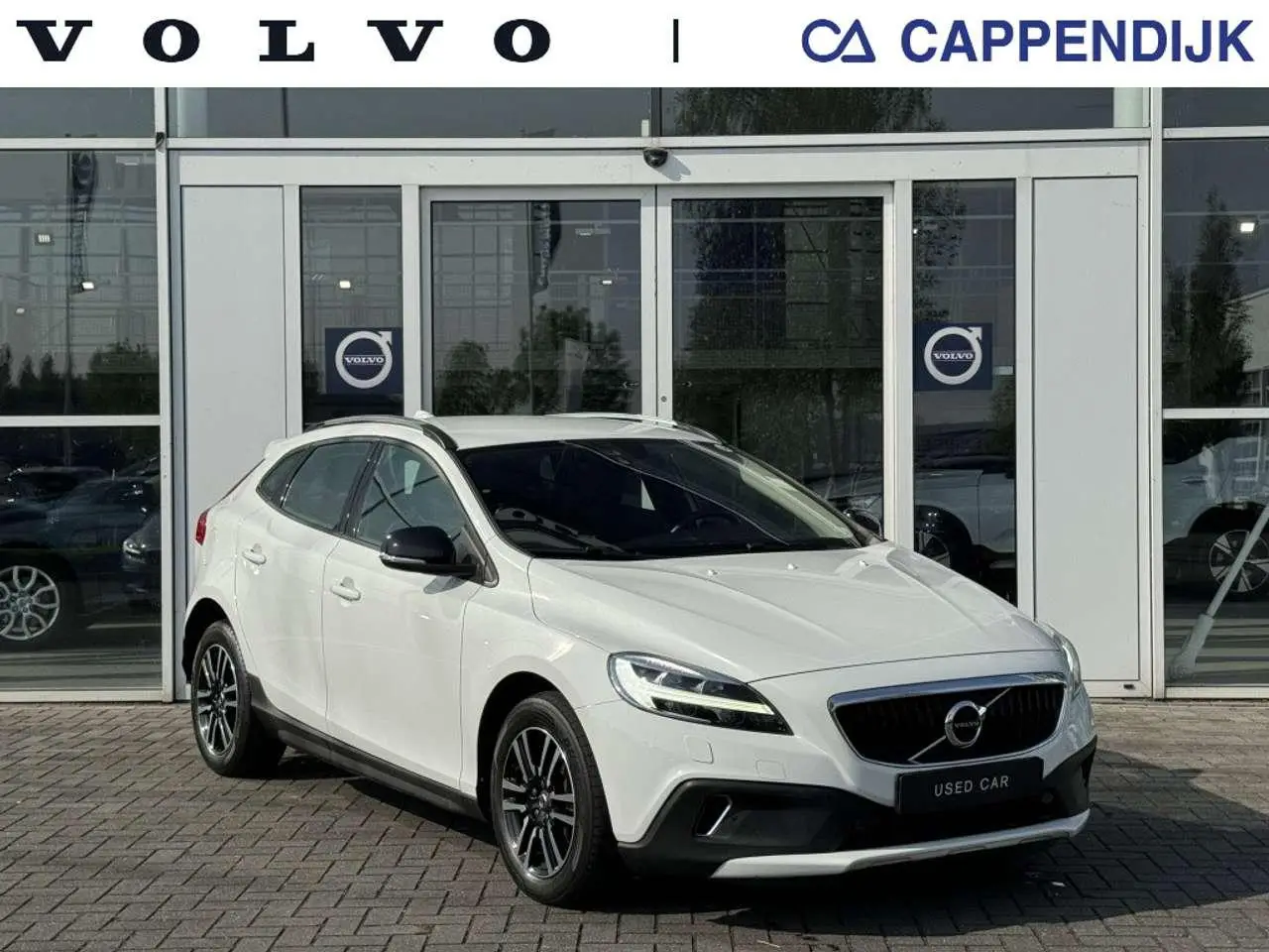 Photo 1 : Volvo V40 2016 Petrol