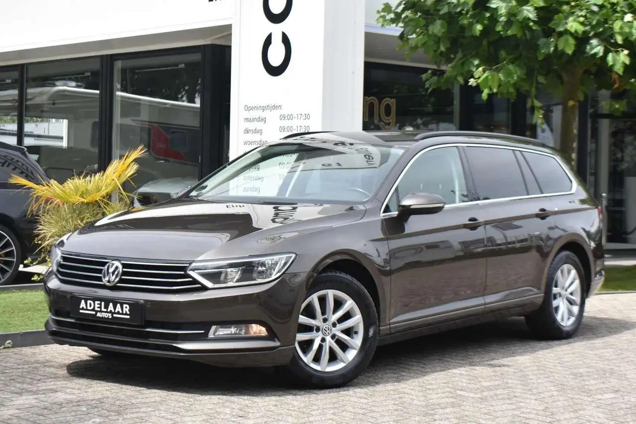 Photo 1 : Volkswagen Passat 2015 Petrol