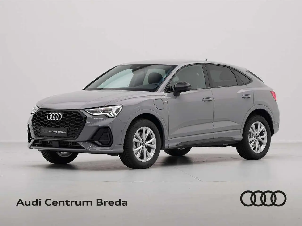 Photo 1 : Audi Q3 2024 Hybride