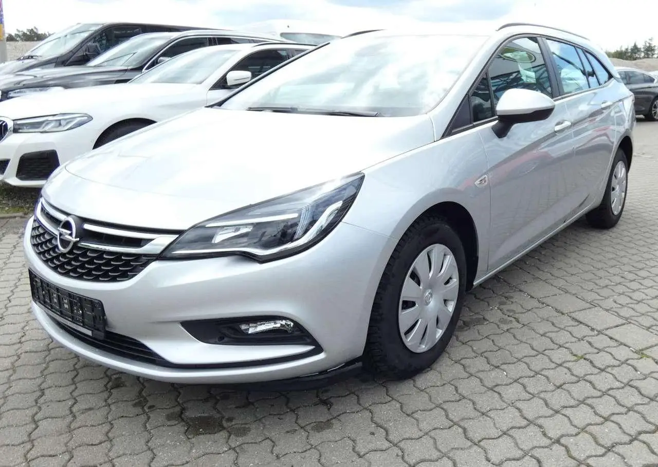 Photo 1 : Opel Astra 2019 Petrol