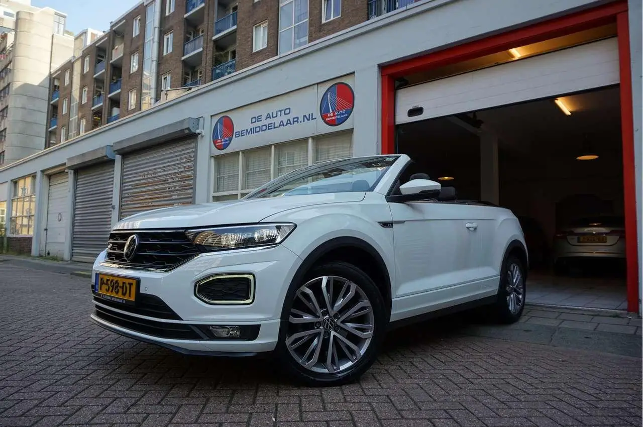 Photo 1 : Volkswagen T-roc 2021 Essence