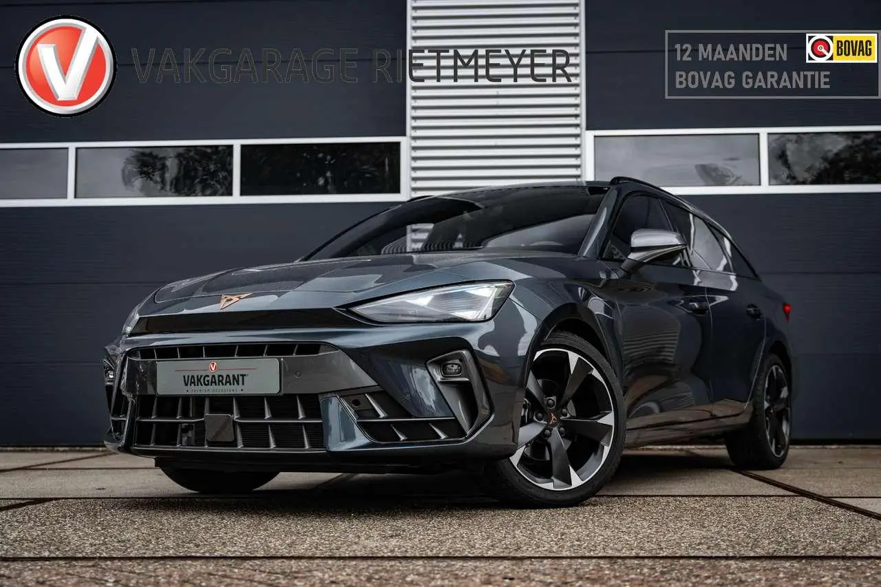 Photo 1 : Cupra Leon 2024 Petrol