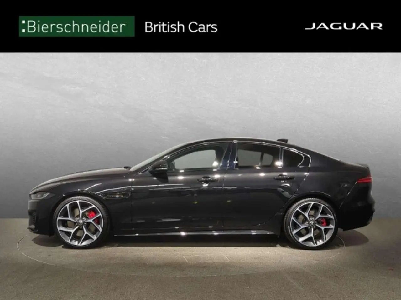 Photo 1 : Jaguar Xe 2023 Petrol