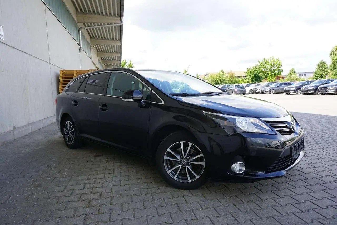 Photo 1 : Toyota Avensis 2015 Petrol