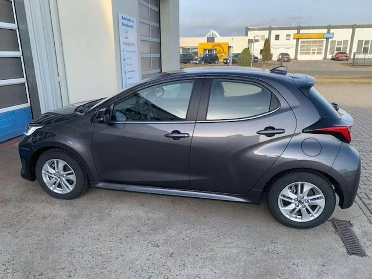 Photo 1 : Mazda 2 2023 Hybrid