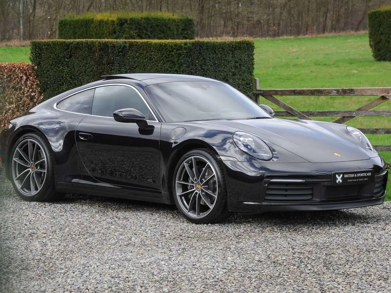 Photo 1 : Porsche 992 2020 Petrol