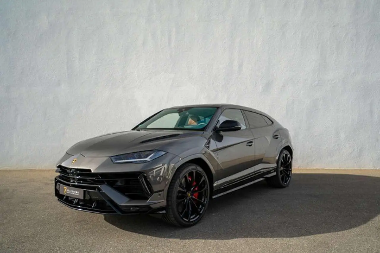 Photo 1 : Lamborghini Urus 2023 Petrol