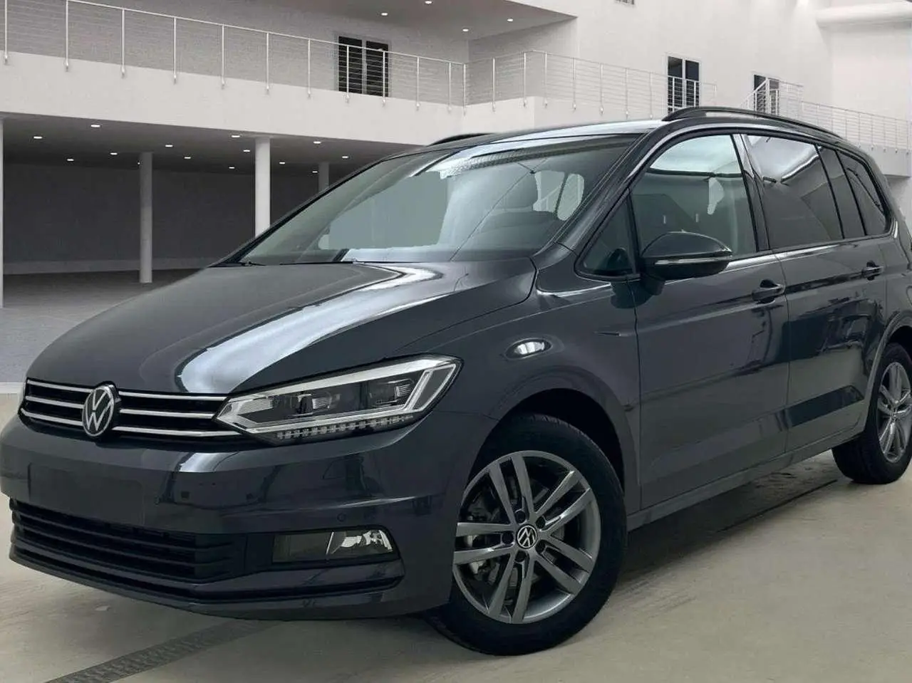 Photo 1 : Volkswagen Touran 2024 Petrol