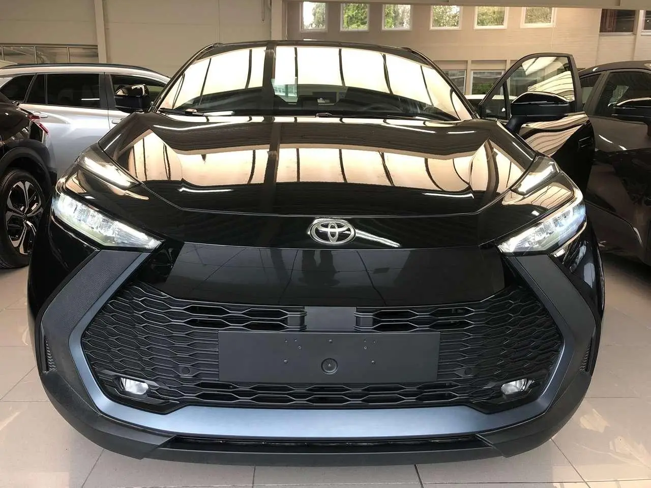 Photo 1 : Toyota C-hr 2024 Petrol