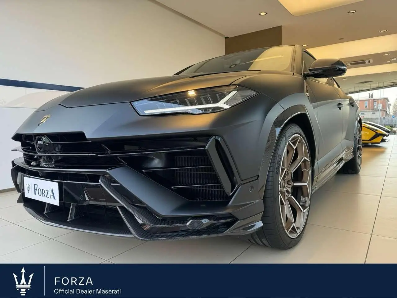 Photo 1 : Lamborghini Urus 2023 Petrol