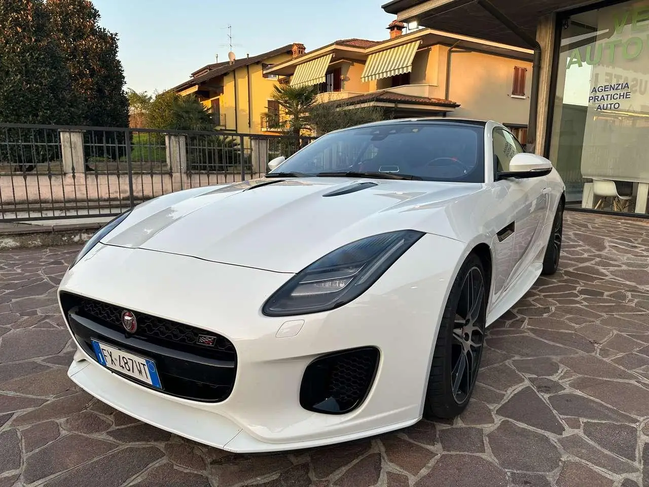 Photo 1 : Jaguar F-type 2019 Petrol