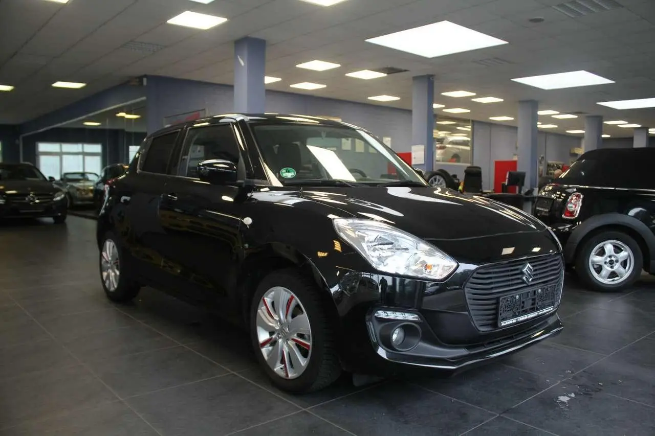 Photo 1 : Suzuki Swift 2020 Petrol