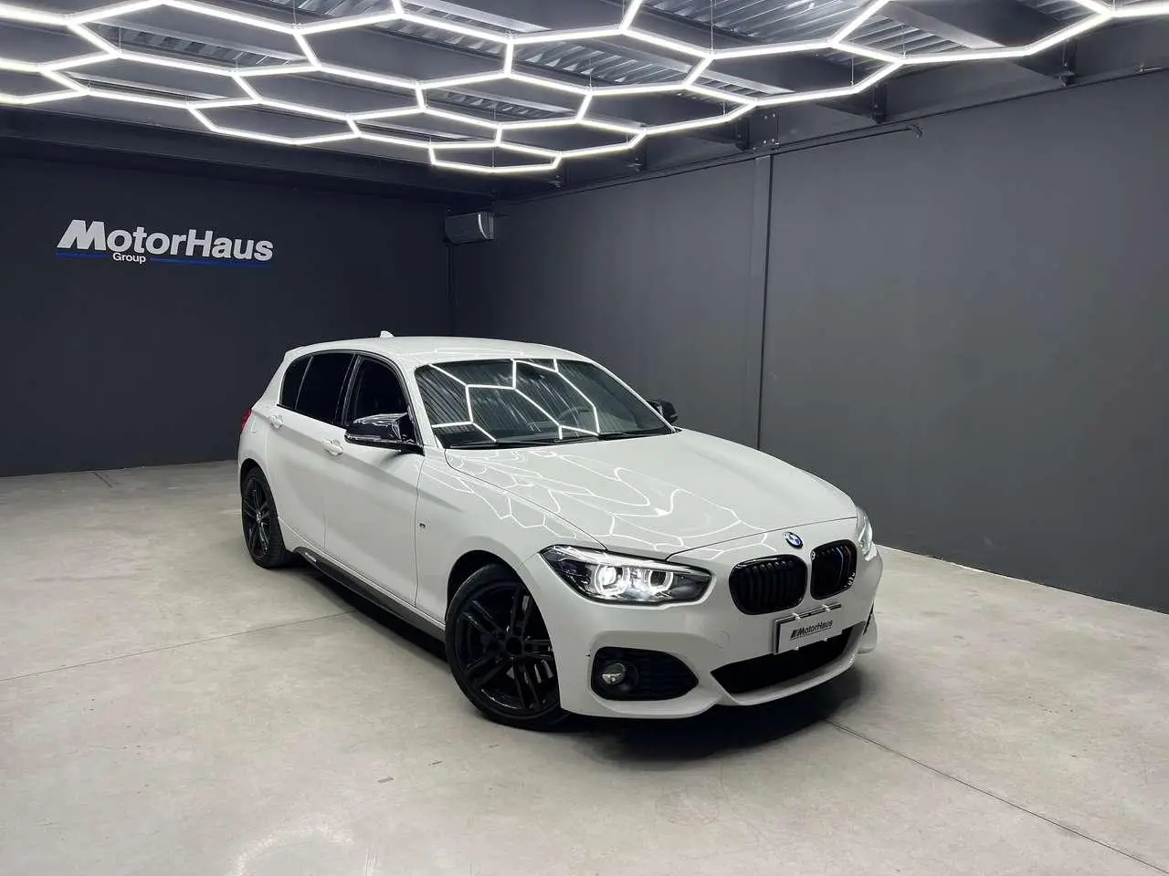 Photo 1 : Bmw Serie 1 2018 Diesel