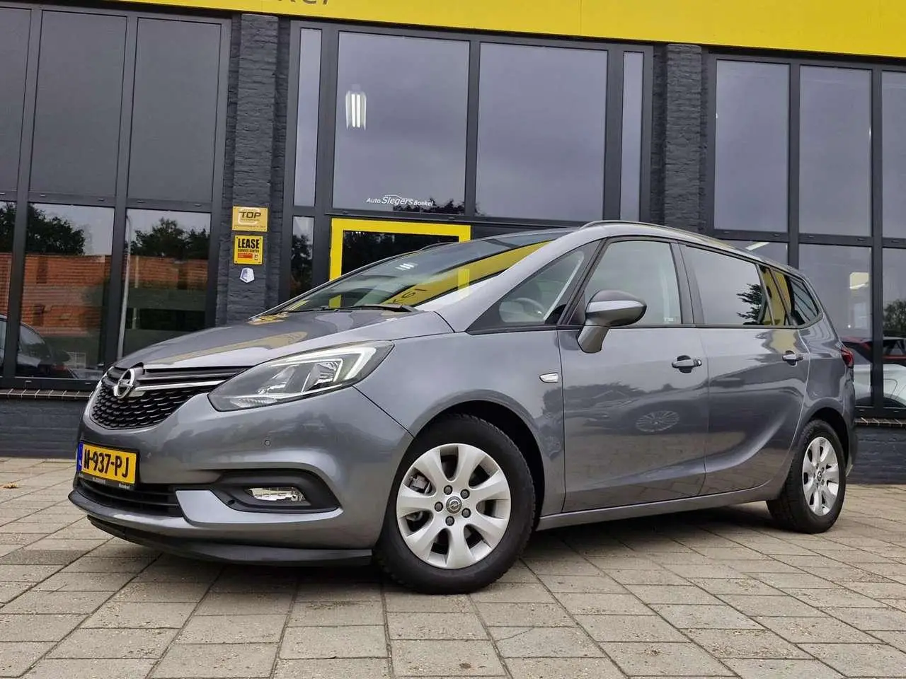 Photo 1 : Opel Zafira 2016 Petrol