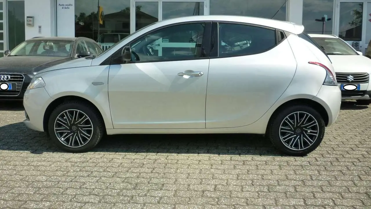 Photo 1 : Lancia Ypsilon 2018 Petrol