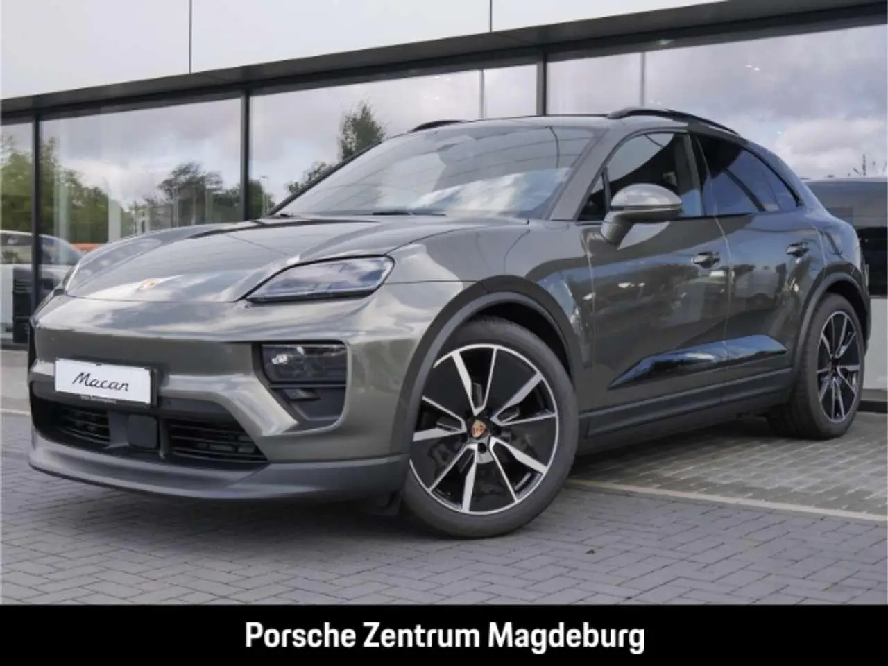 Photo 1 : Porsche Macan 2024 Electric