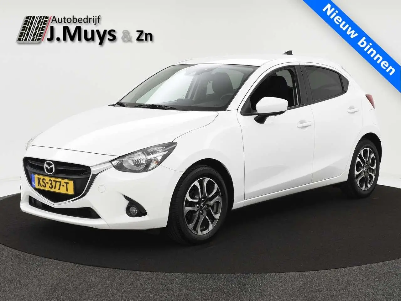 Photo 1 : Mazda 2 2016 Petrol