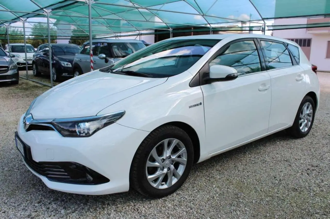 Photo 1 : Toyota Auris 2016 Hybrid