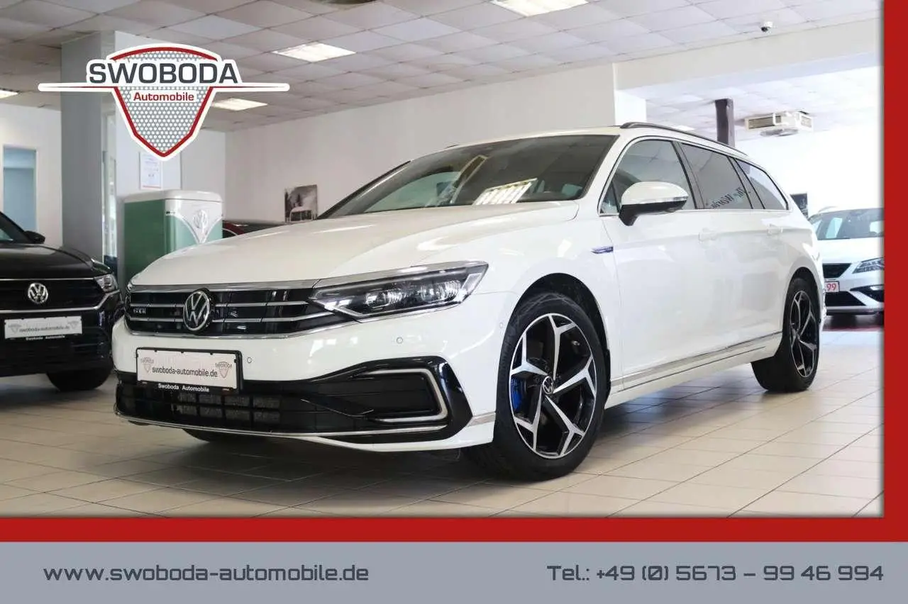 Photo 1 : Volkswagen Passat 2021 Hybride