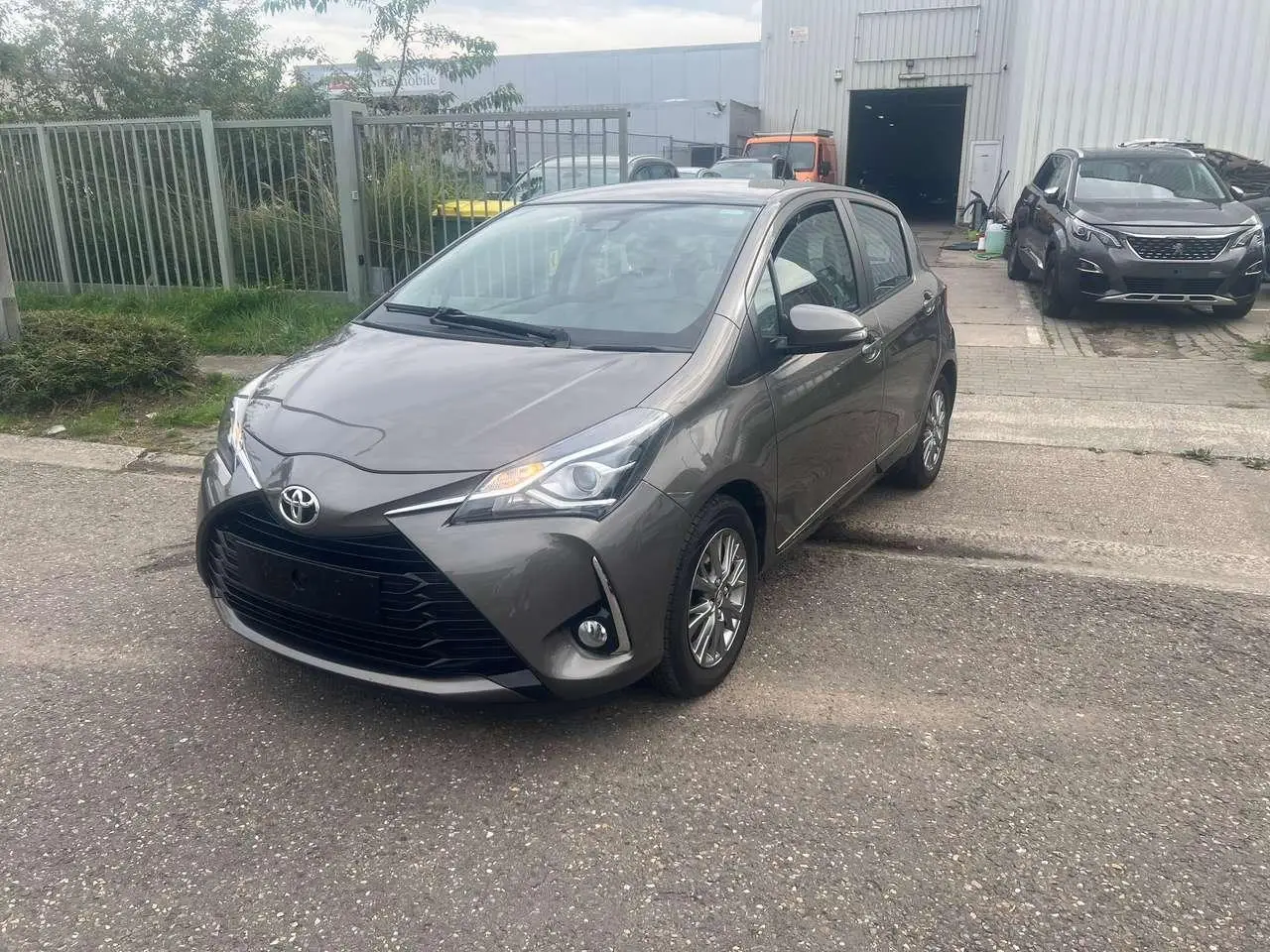 Photo 1 : Toyota Yaris 2017 Petrol