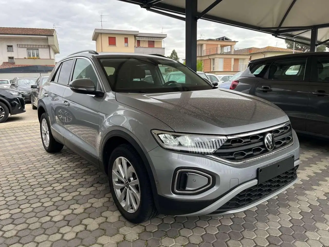 Photo 1 : Volkswagen T-roc 2023 Petrol