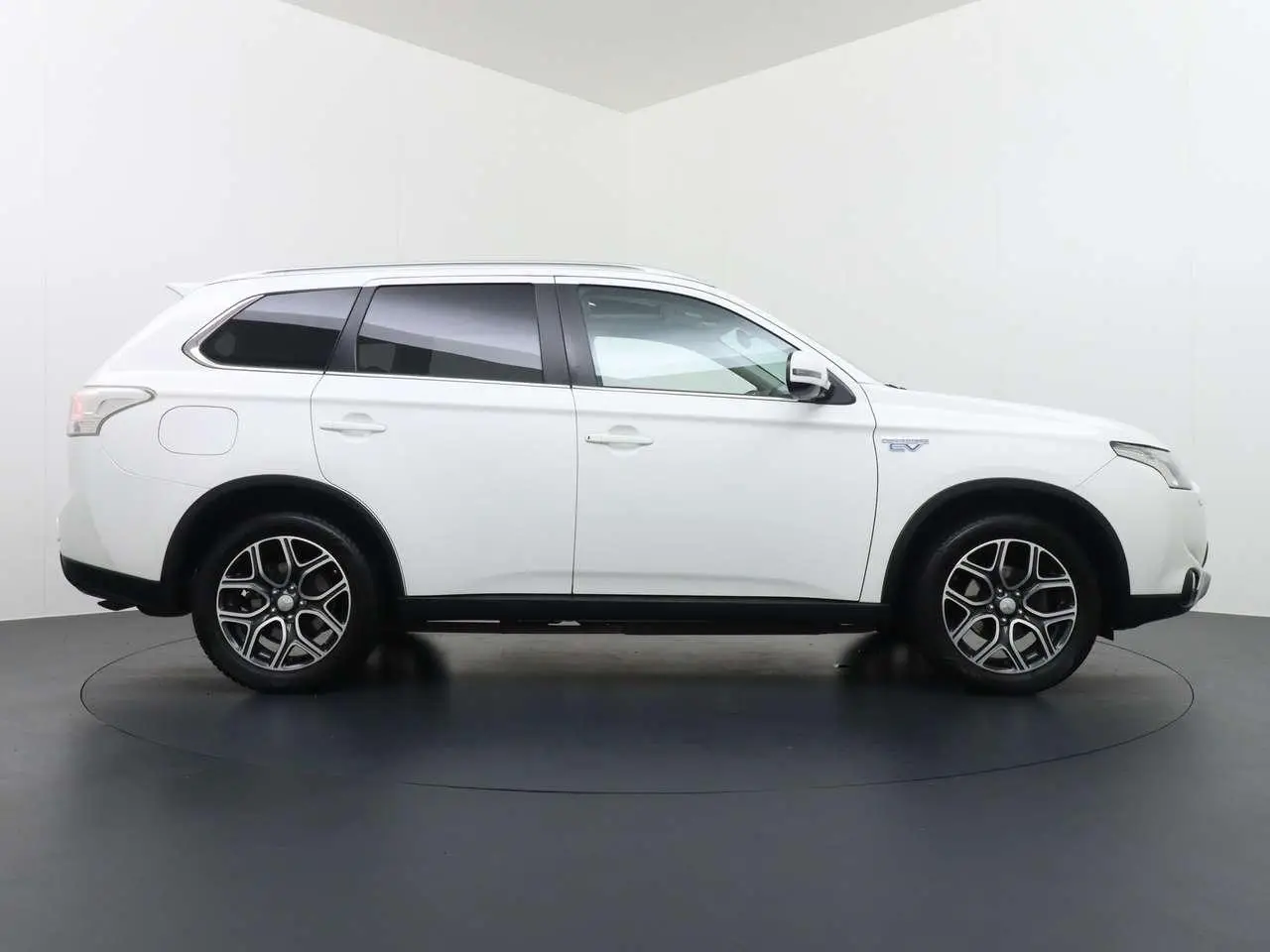 Photo 1 : Mitsubishi Outlander 2015 Hybride