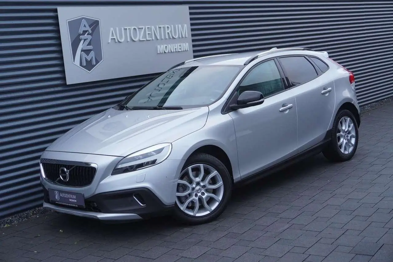 Photo 1 : Volvo V40 2018 Petrol