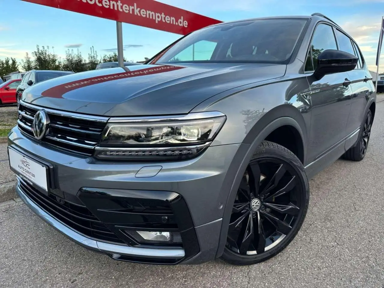 Photo 1 : Volkswagen Tiguan 2020 Petrol