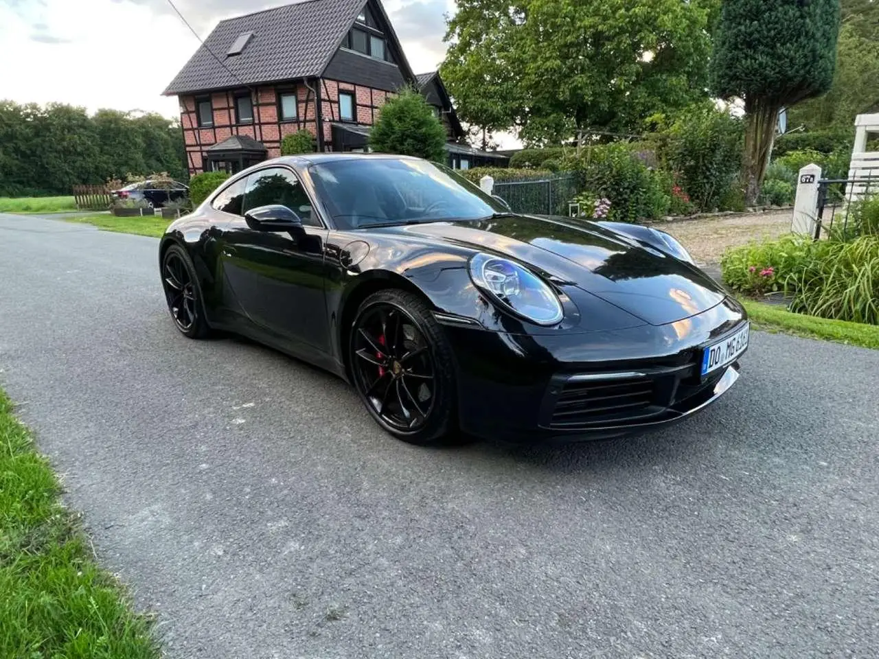 Photo 1 : Porsche 992 2022 Petrol