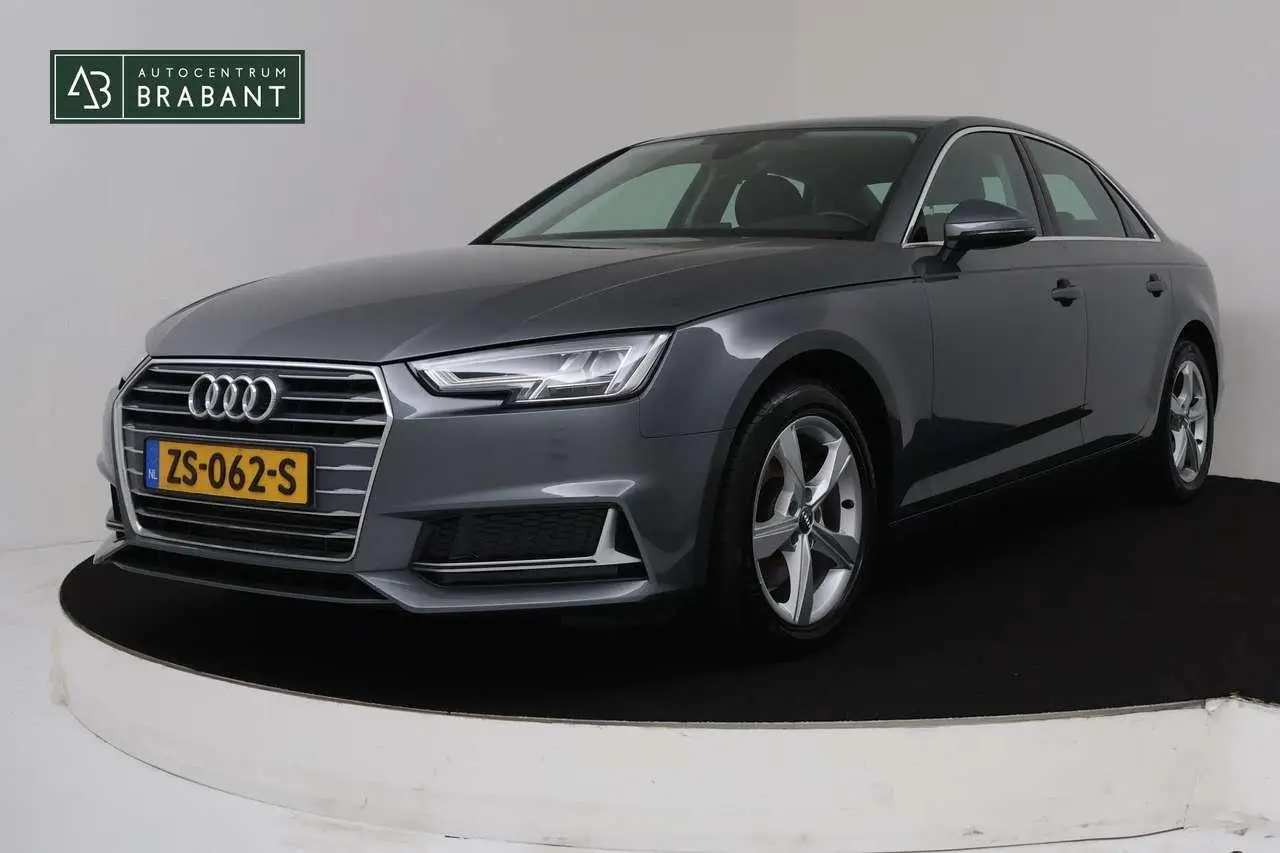 Photo 1 : Audi A4 2019 Hybride