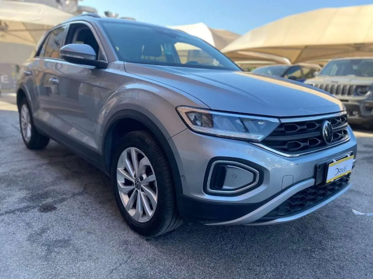 Photo 1 : Volkswagen T-roc 2023 Essence