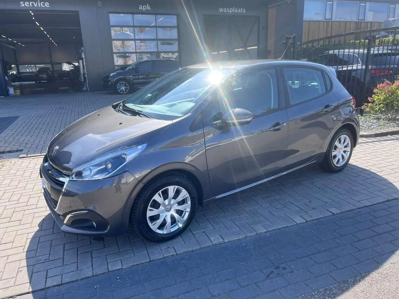 Photo 1 : Peugeot 208 2018 Essence